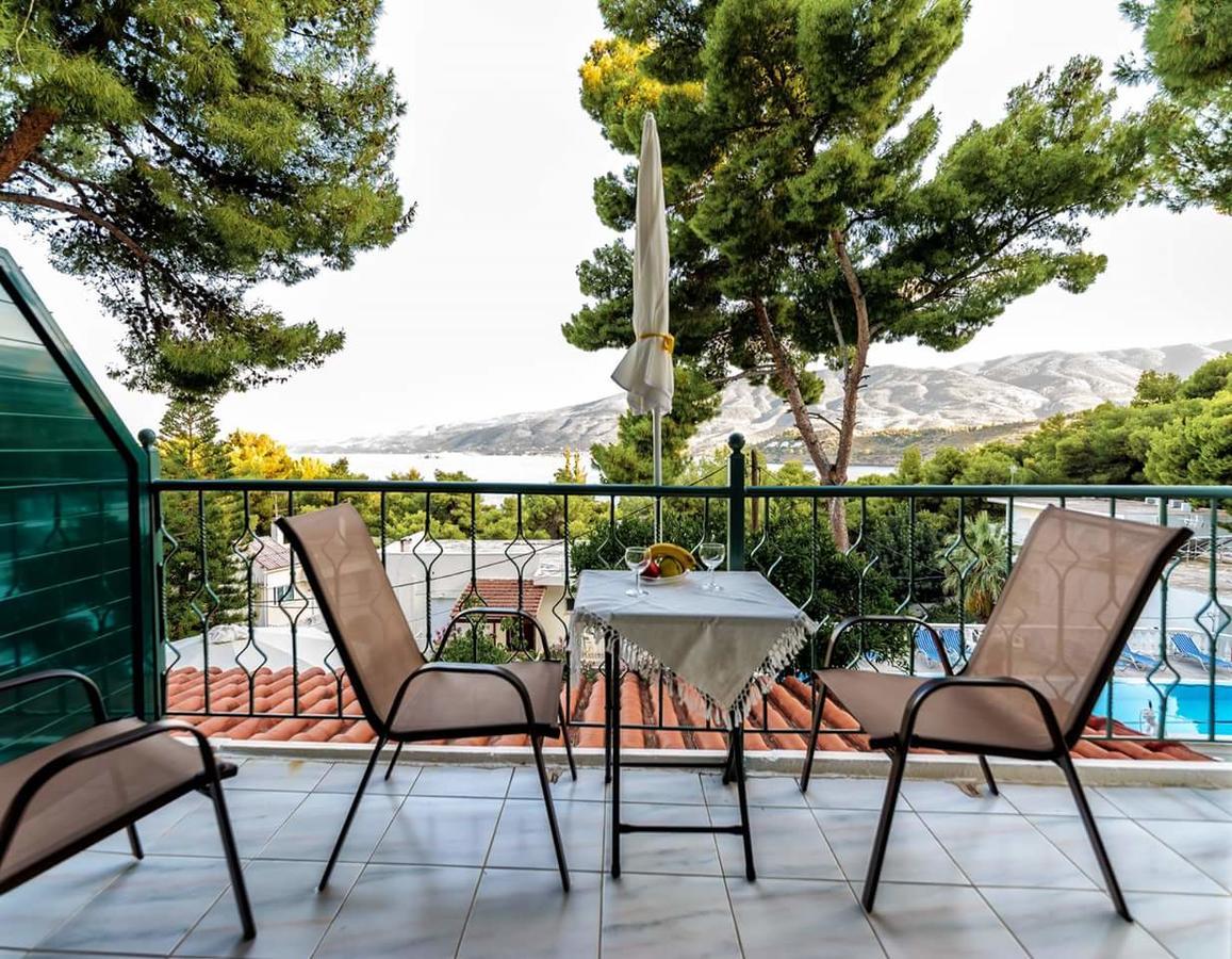 Mina Apartments Poros Town Exterior photo